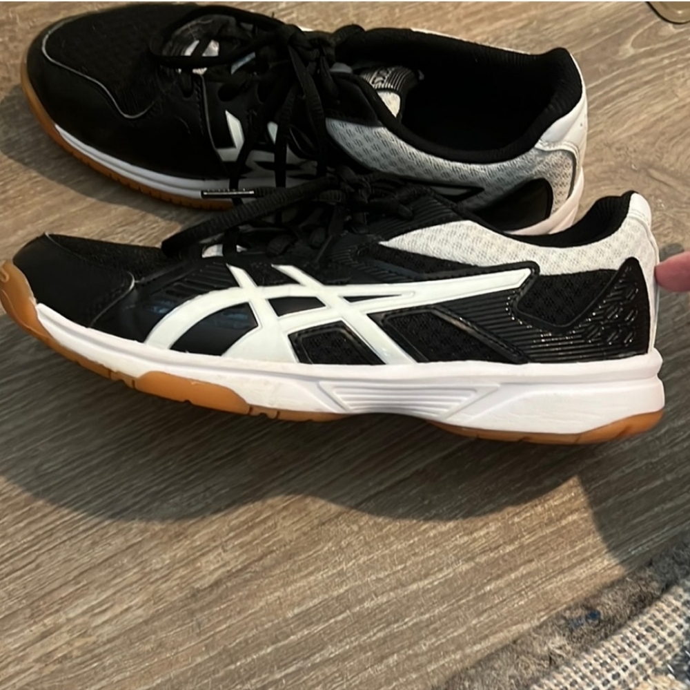 Womens size 6.5 ASICS volleyball shoes.